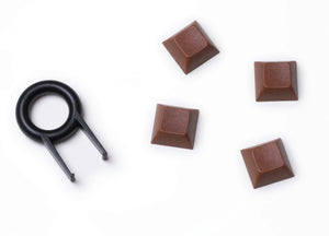 4 Keyzen keycaps in copper with the puller